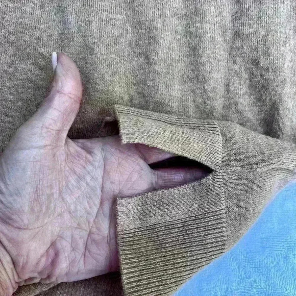 GAP - SMALL LOVE SWEATER - Beige with colorful LOVE - Picture 5 of 8